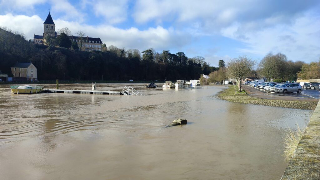 le port de plaisance de Château-Gontier sur Mayenne lors de la crue du 27 janvier 2025